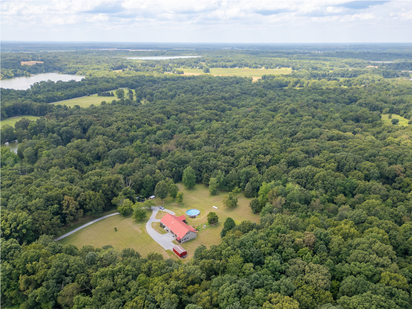 W Frankfort, Illinois, 62896, United States, 5 Bedrooms Bedrooms, ,4 BathroomsBathrooms,Residential,For Sale,1929151