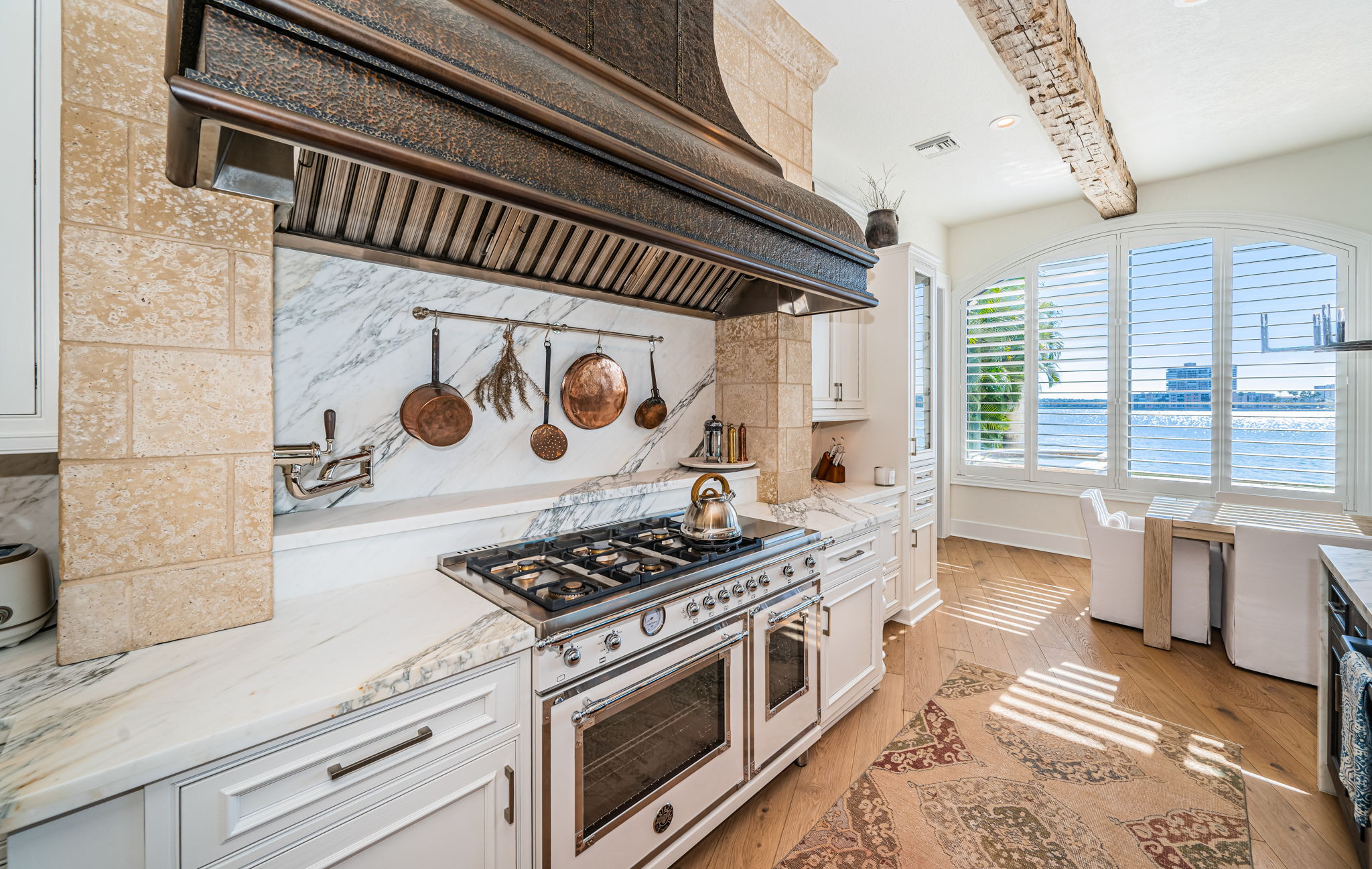 St Petersburg, Florida, 33707, United States, 5 Bedrooms Bedrooms, ,5 BathroomsBathrooms,Residential,For Sale,2007772