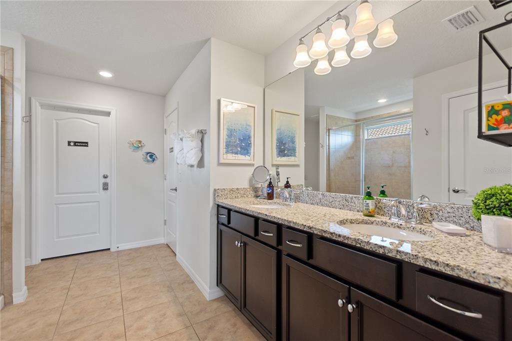 Davenport, Florida, 33837, United States, 5 Bedrooms Bedrooms, ,4 BathroomsBathrooms,Residential,For Sale,1933359