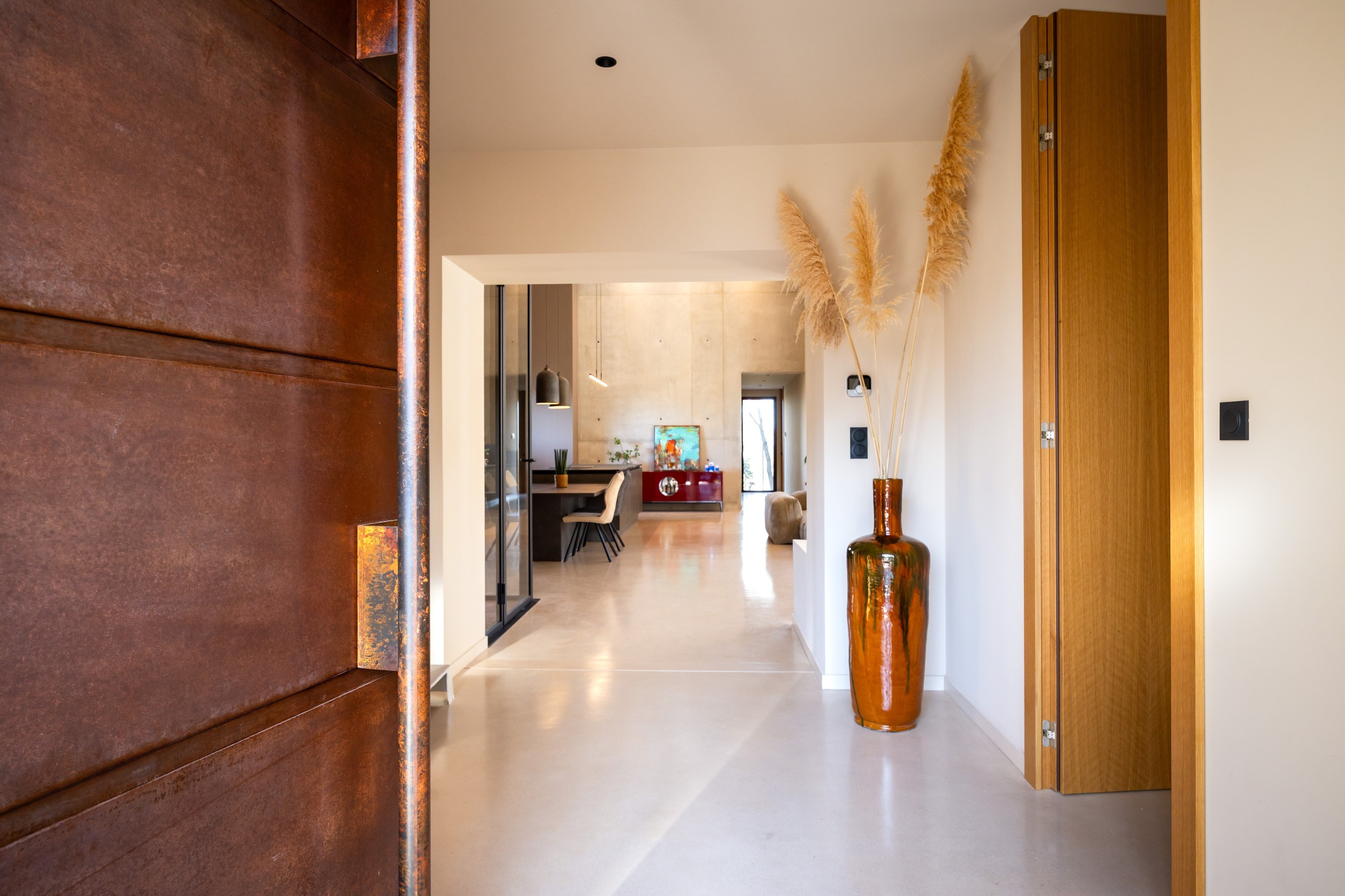  Contemporary single-storey villa with swimming pool in a natural setting - 物件實景