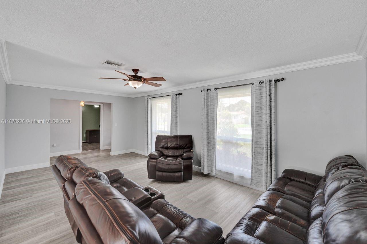 Cooper City, Florida, 33328, United States, 5 Bedrooms Bedrooms, ,3 BathroomsBathrooms,Residential,For Sale,1942124