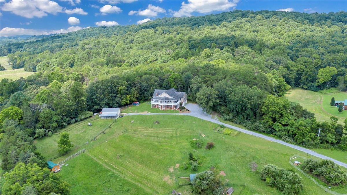 Buchanan, Virginia, 24066, United States, 5 Bedrooms Bedrooms, ,4 BathroomsBathrooms,Residential,For Sale,1900741