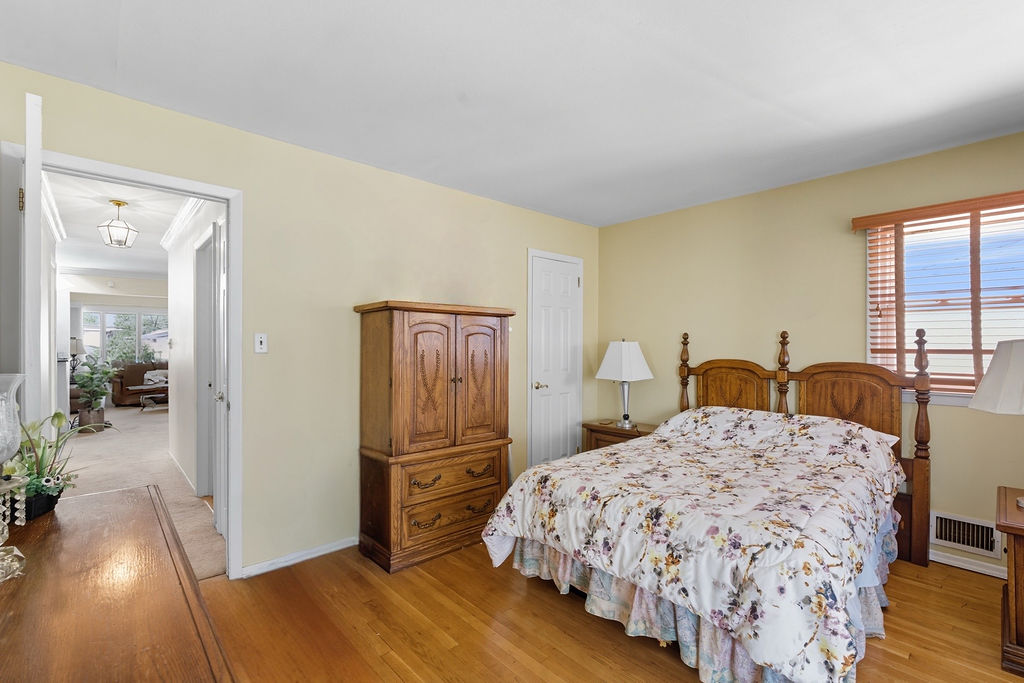 Howard, New York, 11414, United States, 4 Bedrooms Bedrooms, ,3 BathroomsBathrooms,Residential,For Sale,1975737