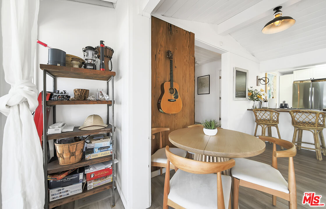 Malibu, California, 90265, United States, 3 Bedrooms Bedrooms, ,2 BathroomsBathrooms,Residential,For Sale,1992051