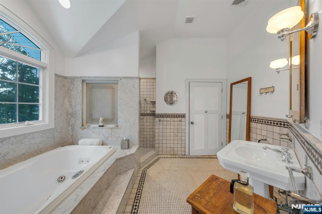 Montvale, New Jersey, 07645, United States, 6 Bedrooms Bedrooms, ,4 BathroomsBathrooms,Residential,For Sale,1950973