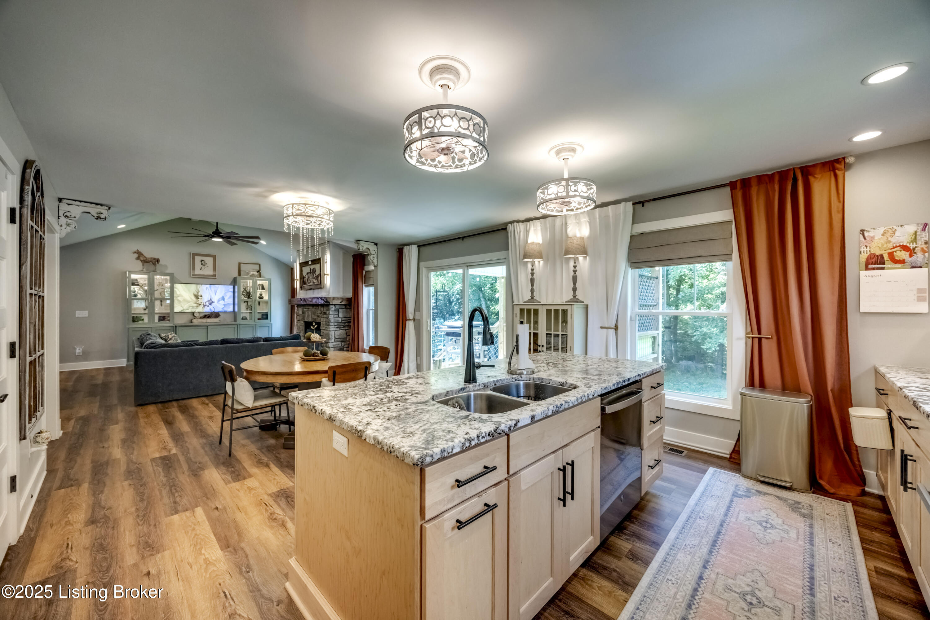 Crestwood, Kentucky, 40014, United States, 5 Bedrooms Bedrooms, ,4 BathroomsBathrooms,Residential,For Sale,1907085
