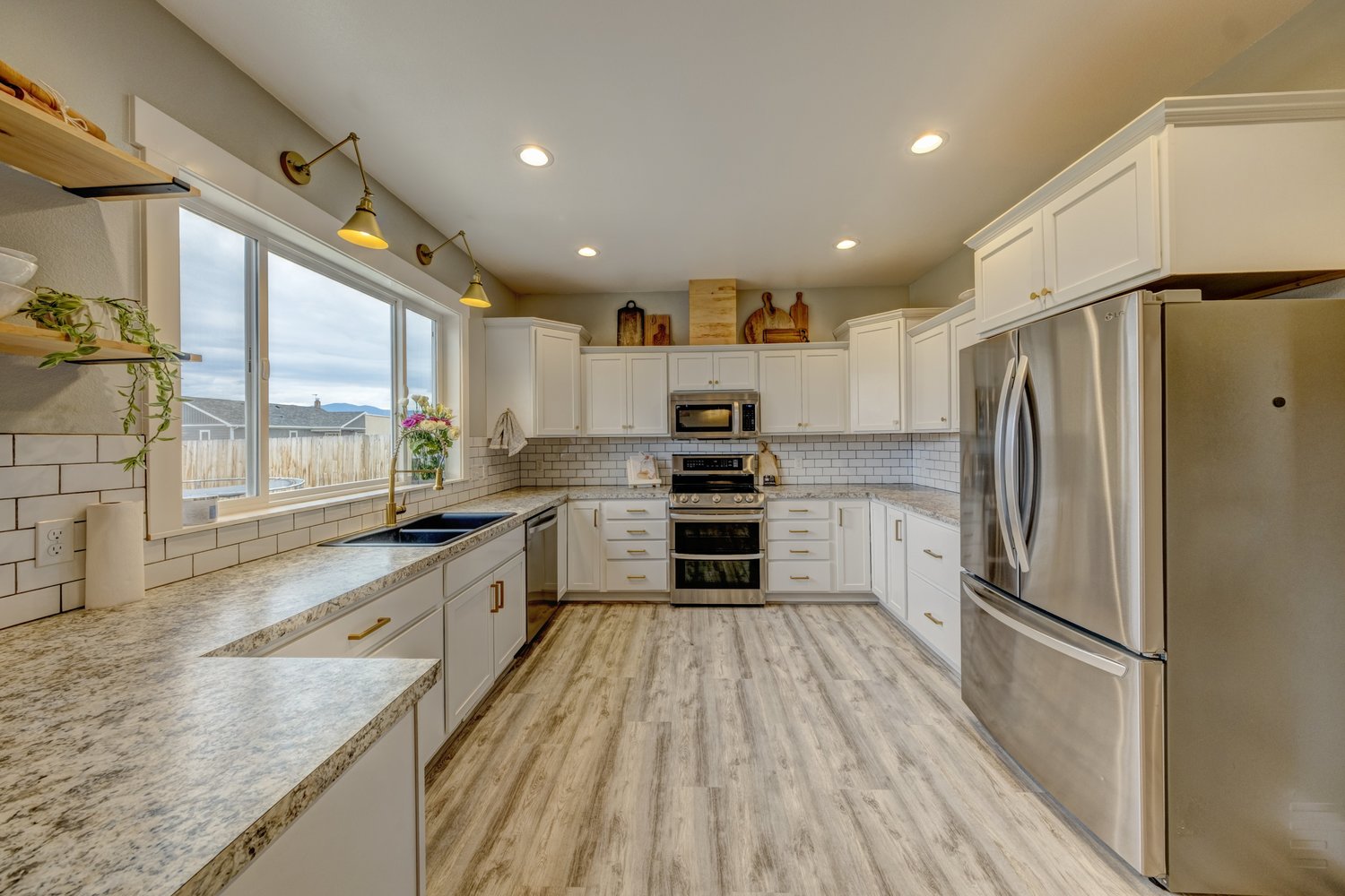 Ranchester, Wyoming, 82839, United States, 4 Bedrooms Bedrooms, ,3 BathroomsBathrooms,Residential,For Sale,1990445