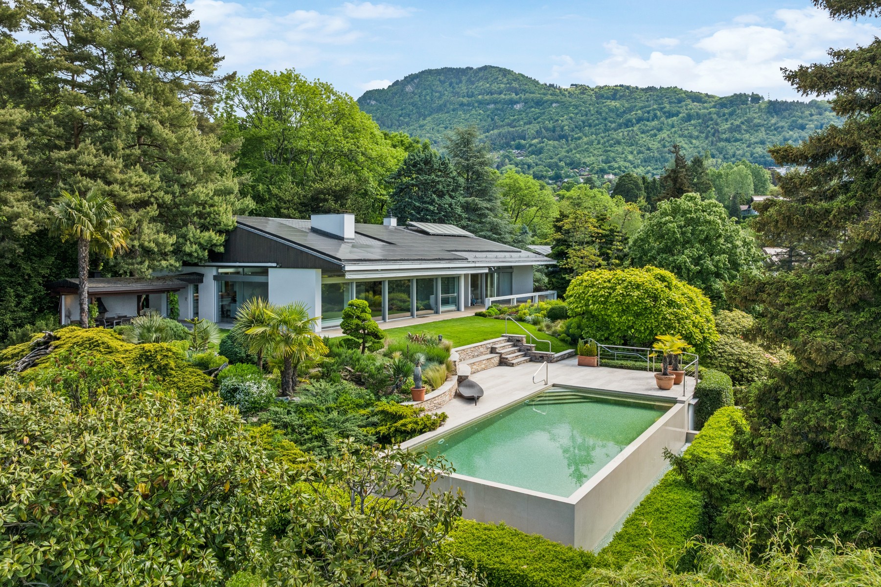  Unique property combining contemporary volumes, nature and spectacular views - 物件實景