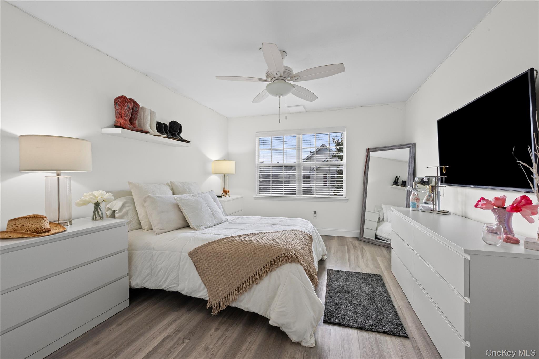 Middle Island, New York, 11953, United States, 2 Bedrooms Bedrooms, ,2 BathroomsBathrooms,Residential,For Sale,1986490