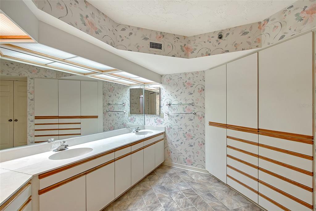 Bradenton, Florida, 34210, United States, 2 Bedrooms Bedrooms, ,3 BathroomsBathrooms,Residential,For Sale,1793424