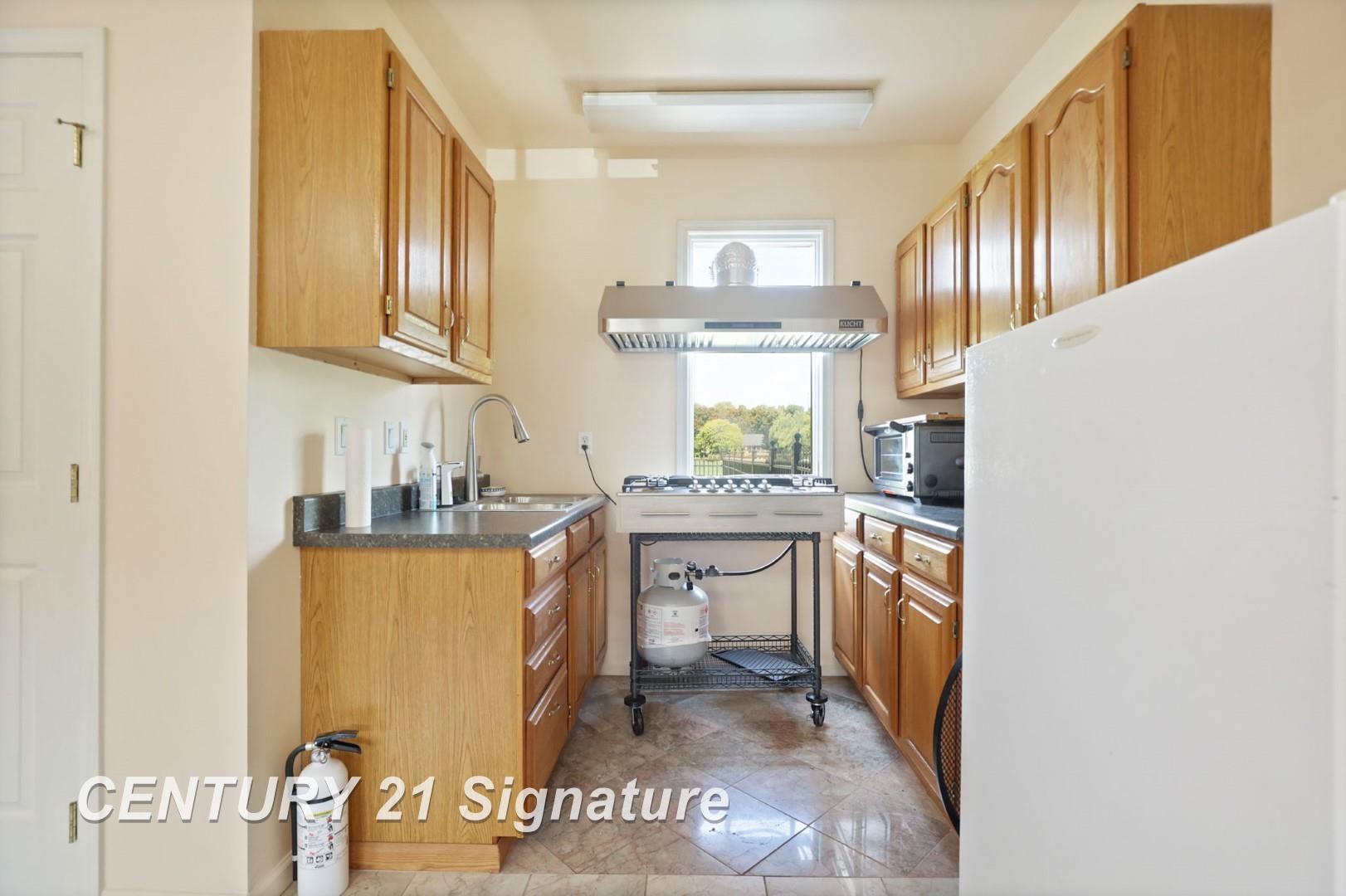 Saginaw, Michigan, 48609, United States, 4 Bedrooms Bedrooms, ,7 BathroomsBathrooms,Residential,For Sale,1980528