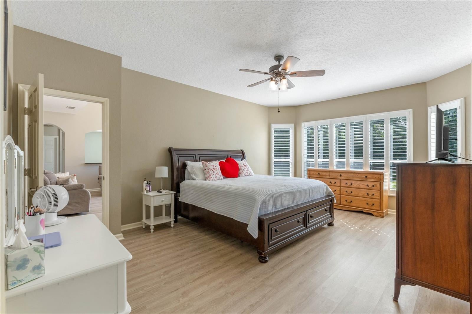 OVIEDO, Florida, 32765, United States, 5 Bedrooms Bedrooms, ,4 BathroomsBathrooms,Residential,For Sale,1980117