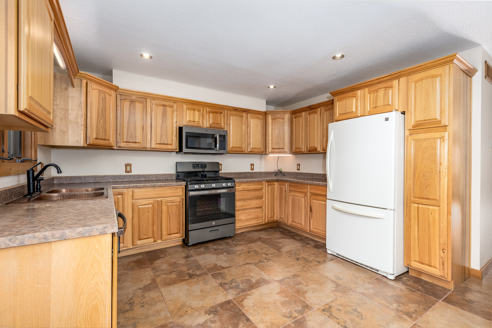 Ottawa, Illinois, 61350, United States, 3 Bedrooms Bedrooms, ,3 BathroomsBathrooms,Residential,For Sale,1957574