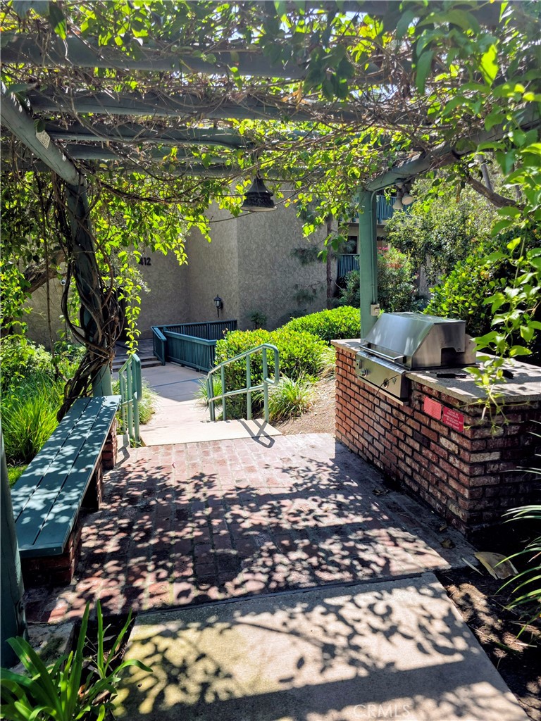 Long Beach, California, 90814, United States, 2 Bedrooms Bedrooms, ,2 BathroomsBathrooms,Residential,For Sale,1949183