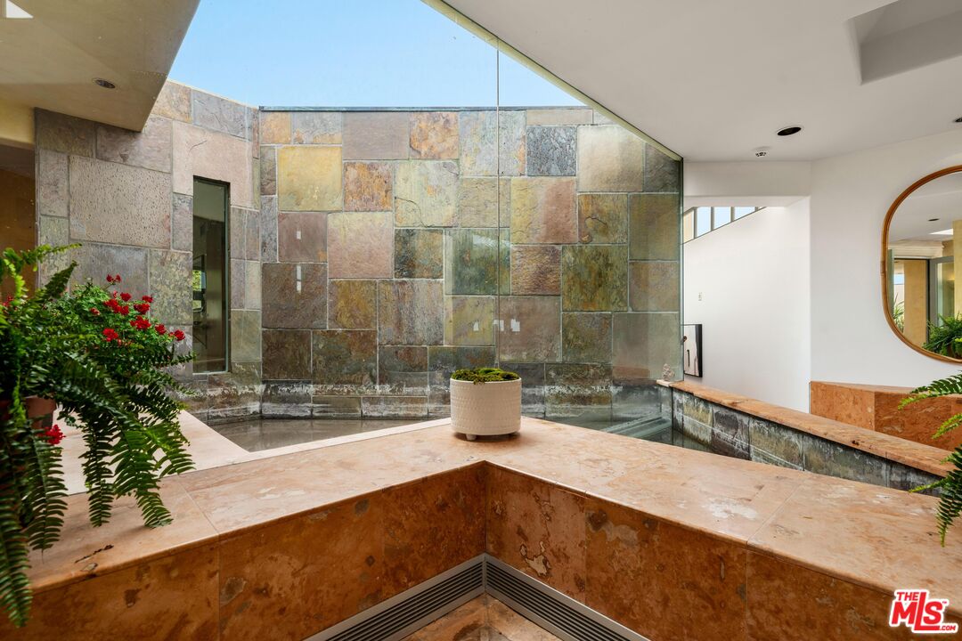 Pacific Palisades, California, 90272, United States, 4 Bedrooms Bedrooms, ,2 BathroomsBathrooms,Residential,For Sale,1770890