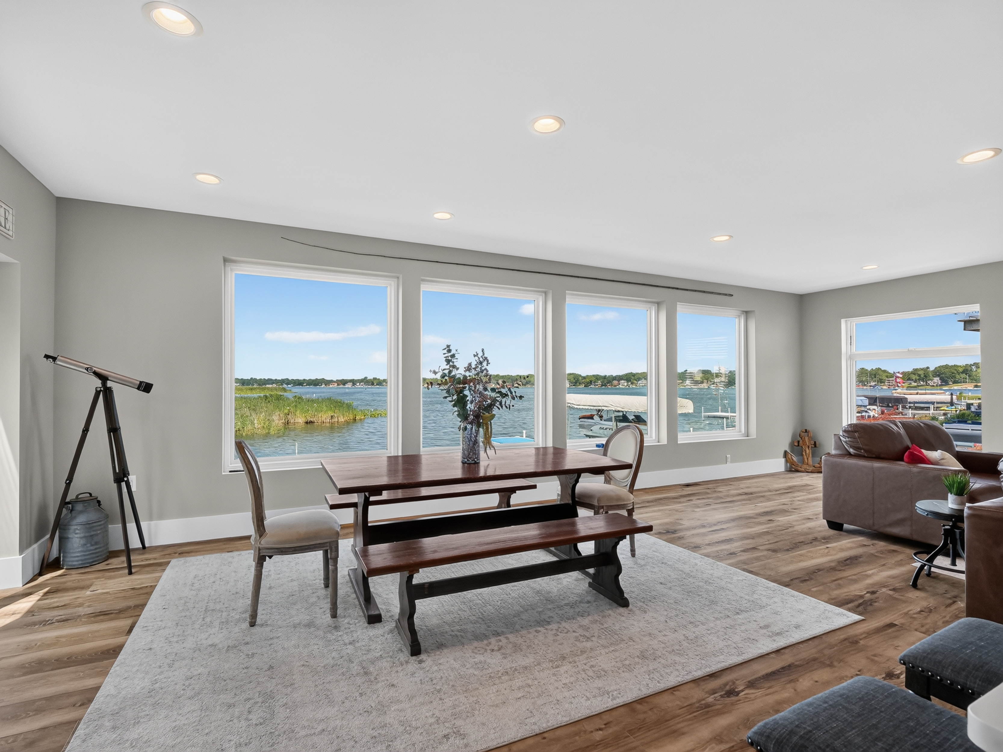  Exceptional Waterfront Home with Panoramic Lake Views - 物件實景
