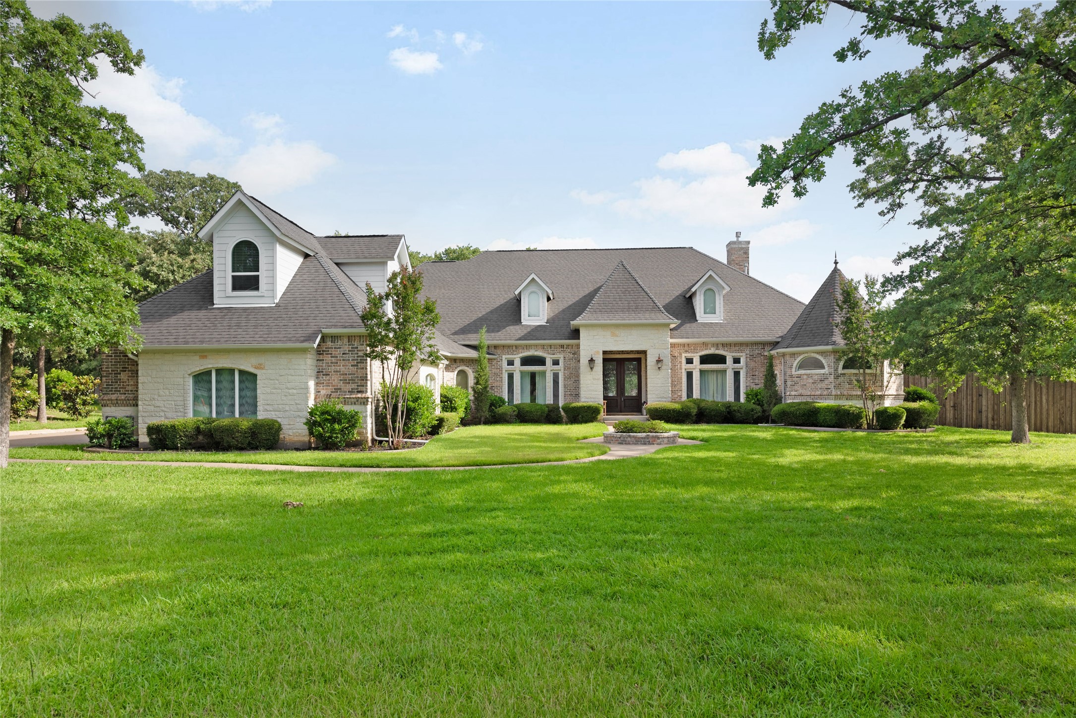 Fort Worth, Texas, 76140, United States, 4 Bedrooms Bedrooms, ,4 BathroomsBathrooms,Residential,For Sale,1857757