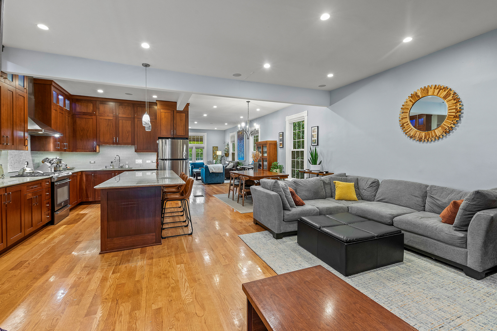 Chicago, Illinois, 60641, United States, 5 Bedrooms Bedrooms, ,3 BathroomsBathrooms,Residential,For Sale,1891255
