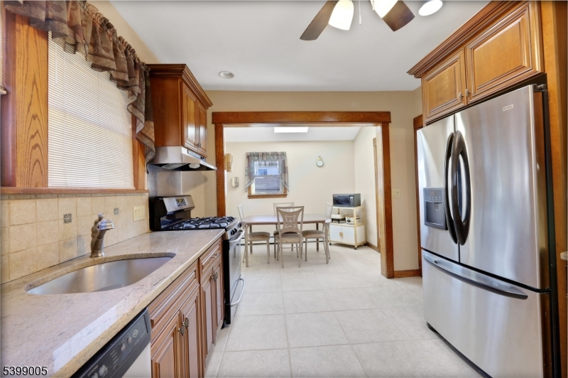 Totowa Boro, New Jersey, 07512, United States, 3 Bedrooms Bedrooms, ,1 BathroomBathrooms,Residential,For Sale,1999584