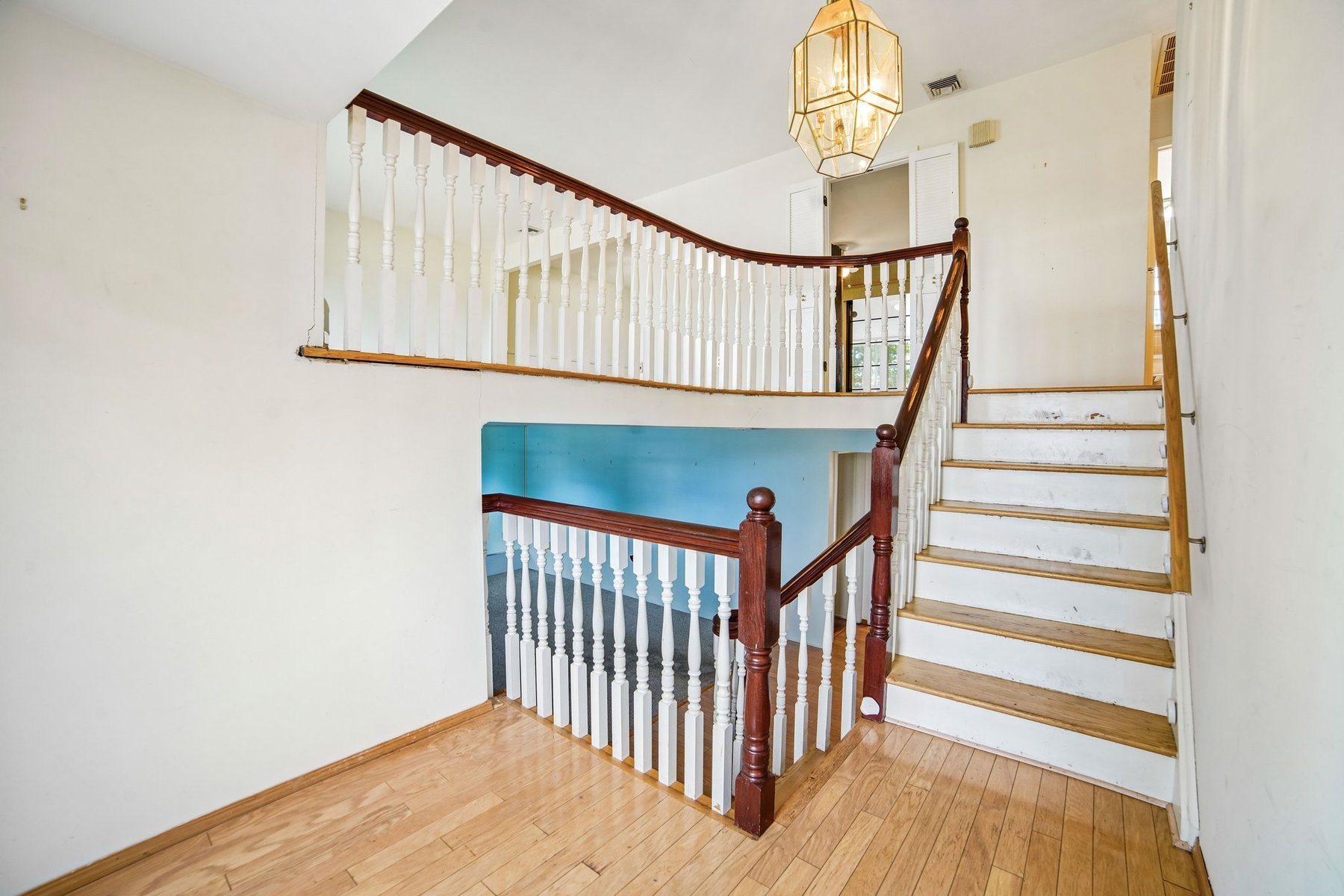  ?Oak Park? Bi-Level Provides Space Location and Long-Term Value - 物件實景