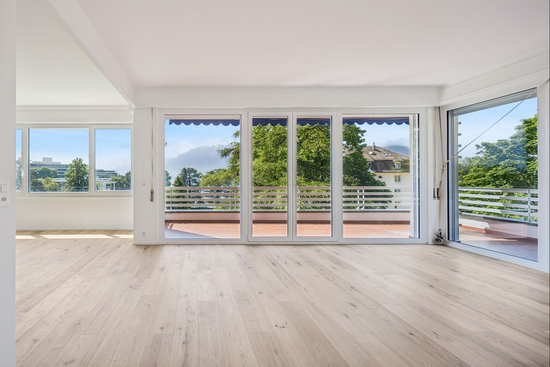  Love at first sight Renovated property with two balconies and a garden - 物件實景