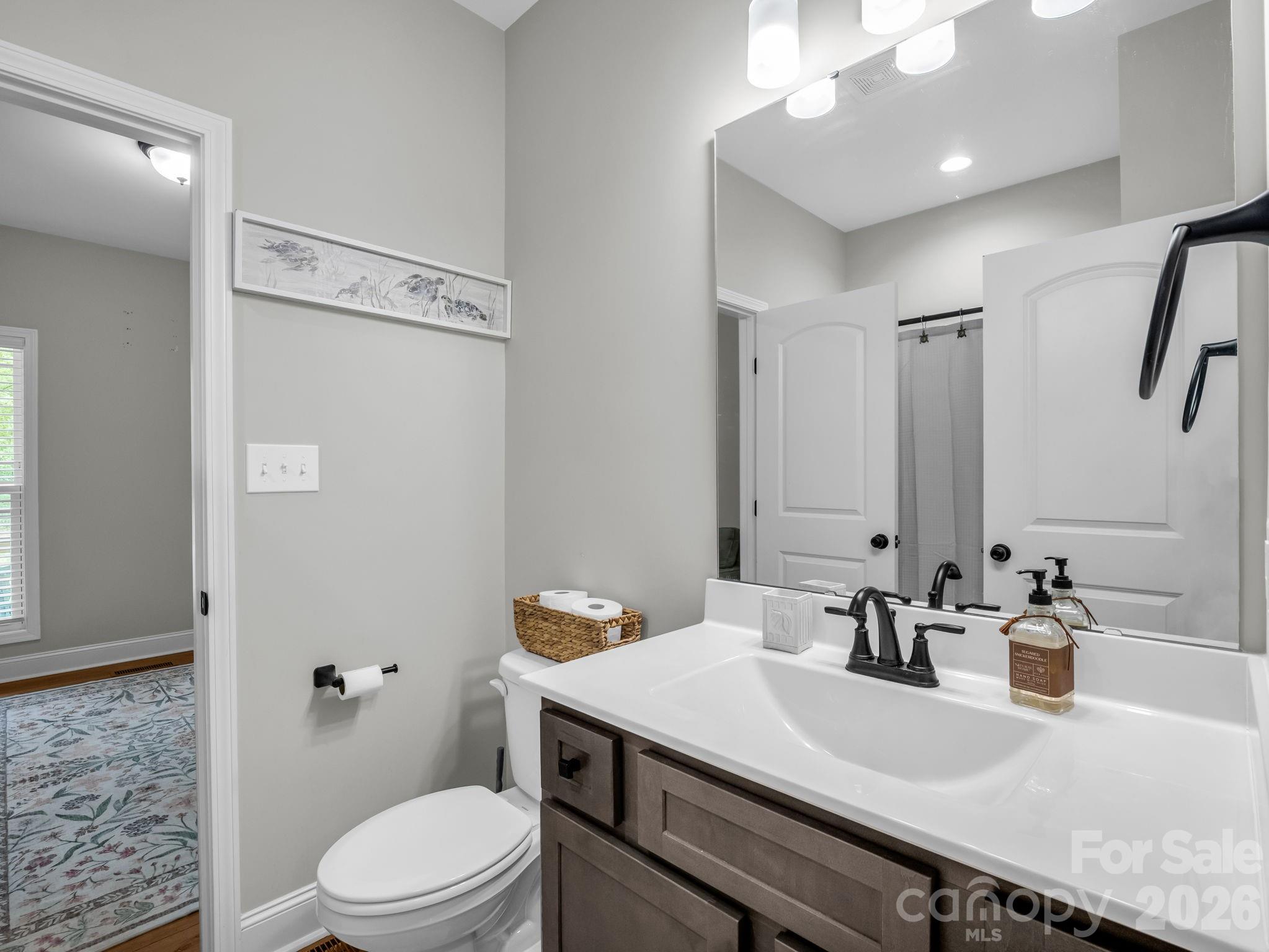 Lincolnton, North Carolina, 28092, United States, 5 Bedrooms Bedrooms, ,3 BathroomsBathrooms,Residential,For Sale,2049314