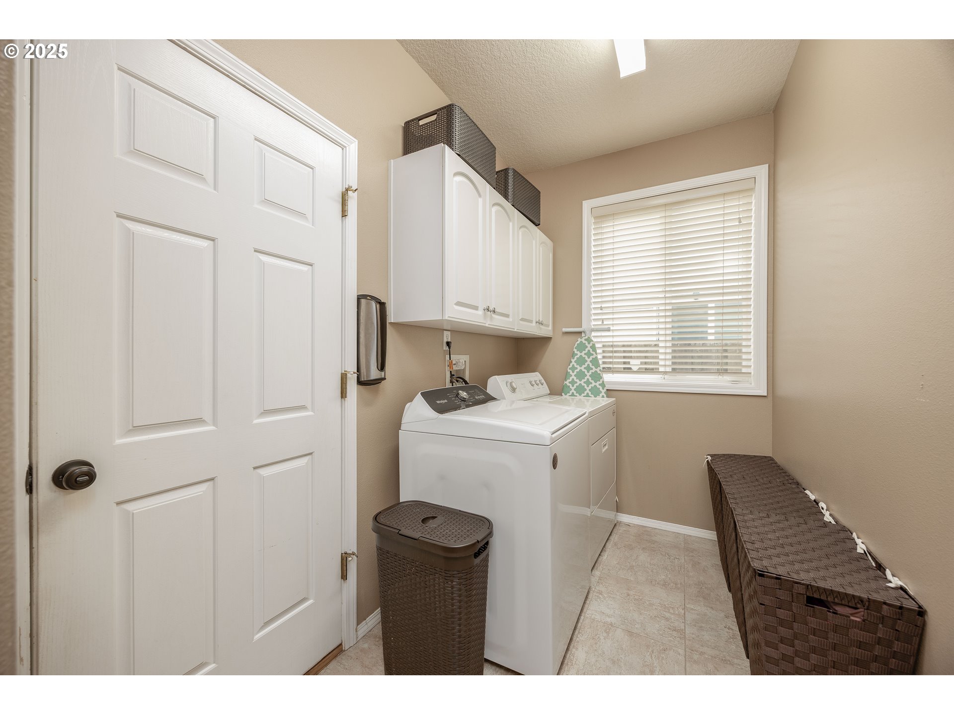 Portland, Oregon, 97229, United States, 4 Bedrooms Bedrooms, ,2 BathroomsBathrooms,Residential,For Sale,1877425