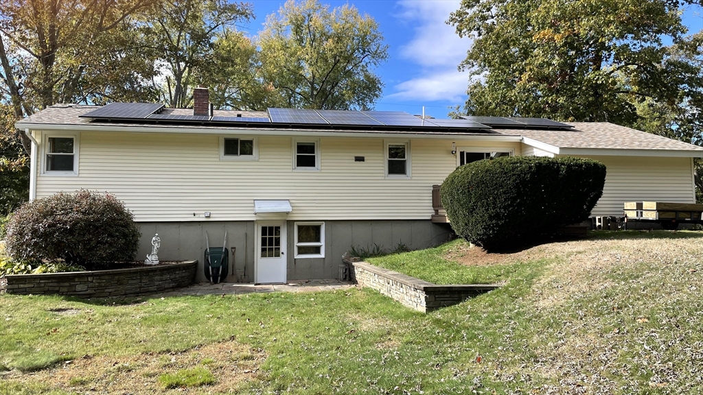 Grafton, Massachusetts, 01519, United States, 3 Bedrooms Bedrooms, ,1 BathroomBathrooms,Residential,For Sale,1982676