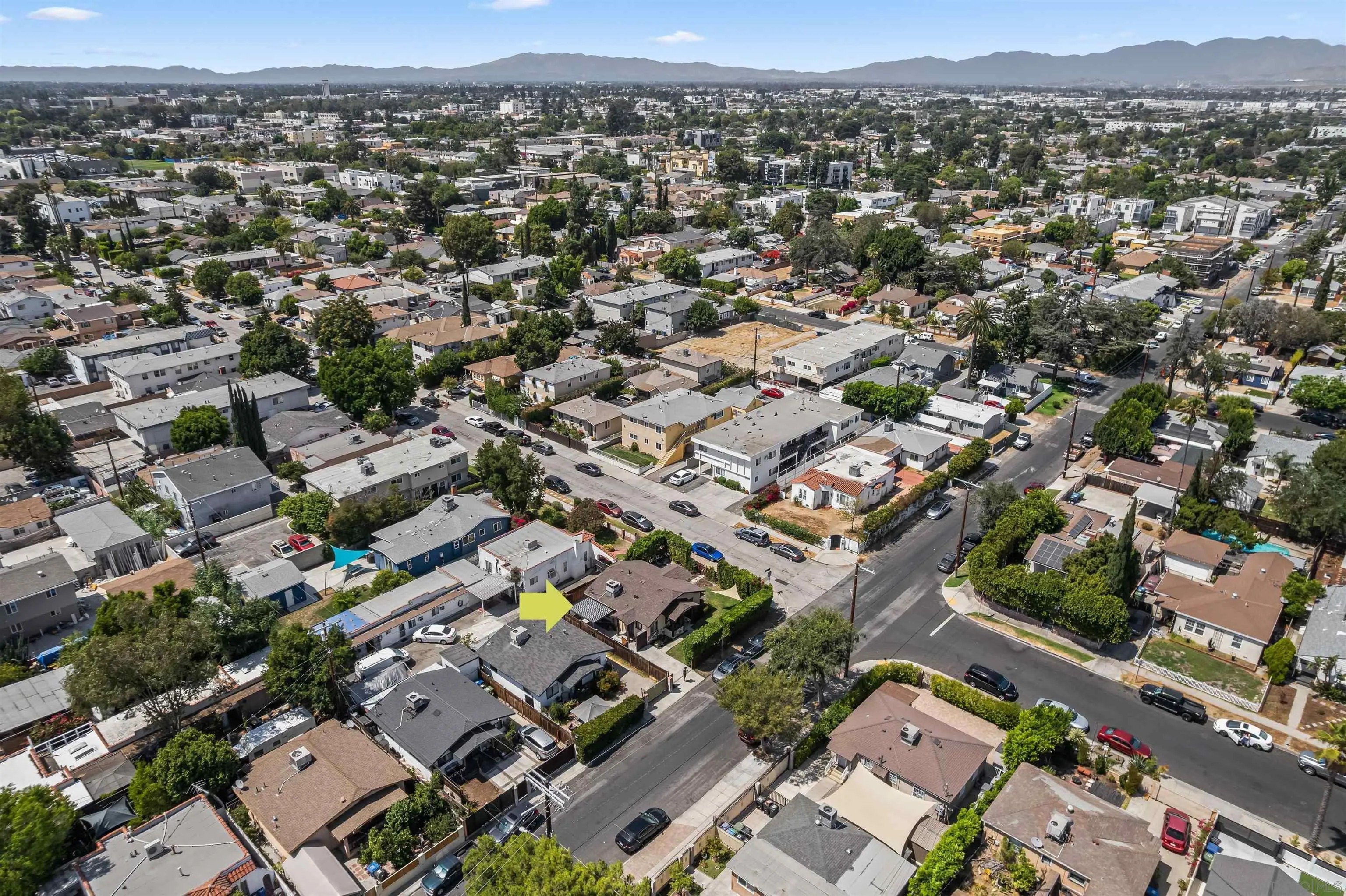 North Hollywood, California, 91601, United States, 2 Bedrooms Bedrooms, ,1 BathroomBathrooms,Residential,For Sale,1992001