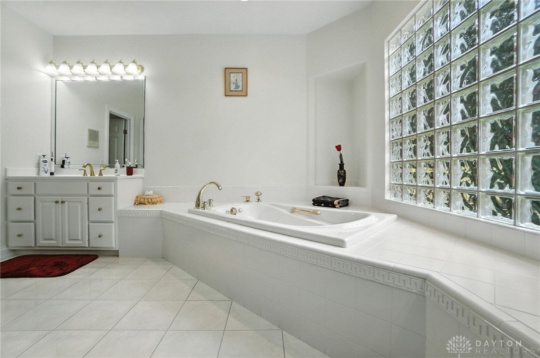 Xenia, Ohio, 45385, United States, 4 Bedrooms Bedrooms, ,4 BathroomsBathrooms,Residential,For Sale,1941685