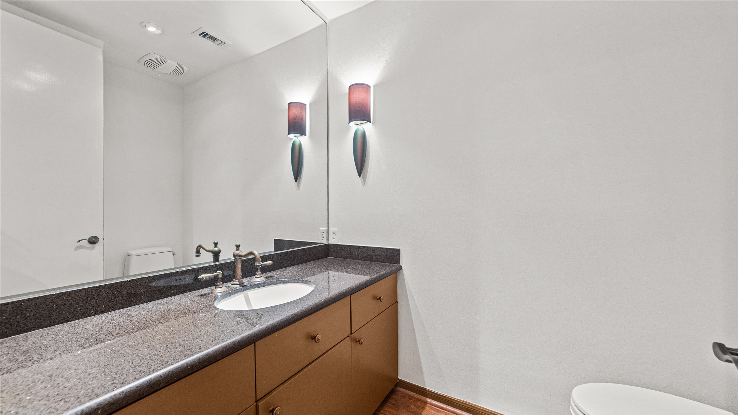 Houston, Texas, 77056, United States, 3 Bedrooms Bedrooms, ,5 BathroomsBathrooms,Residential,For Sale,1911069
