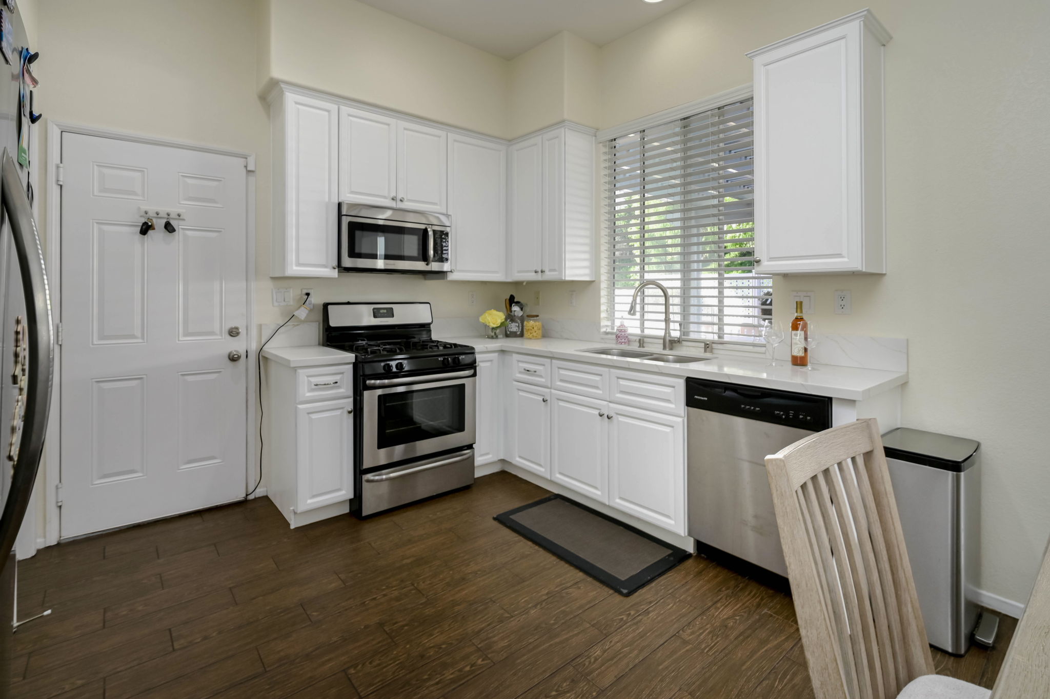 Corona, California, 92879, United States, 2 Bedrooms Bedrooms, ,3 BathroomsBathrooms,Residential,For Sale,2008178