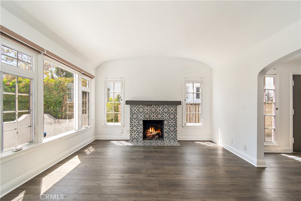 Los Angeles, California, 90019, United States, ,Residential,For Sale,1983742