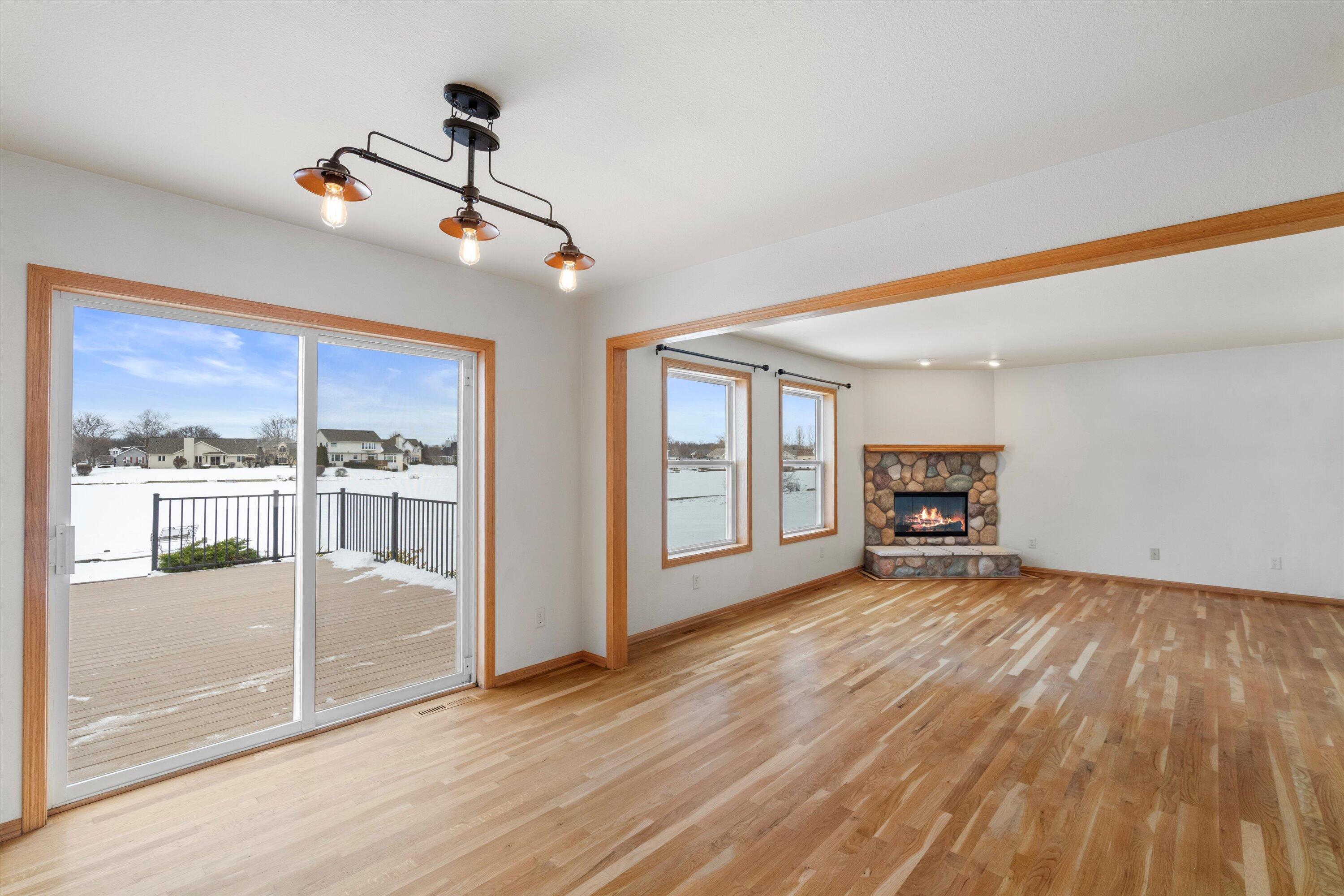 Oak Creek, Wisconsin, 53154, United States, 4 Bedrooms Bedrooms, ,4 BathroomsBathrooms,Residential,For Sale,2007520