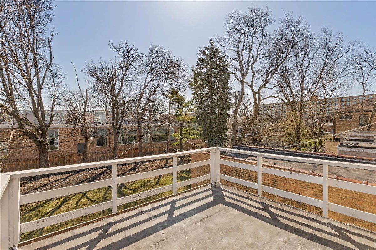 Lincolnwood, Illinois, 60712, United States, 3 Bedrooms Bedrooms, ,2 BathroomsBathrooms,Residential,For Sale,1900722
