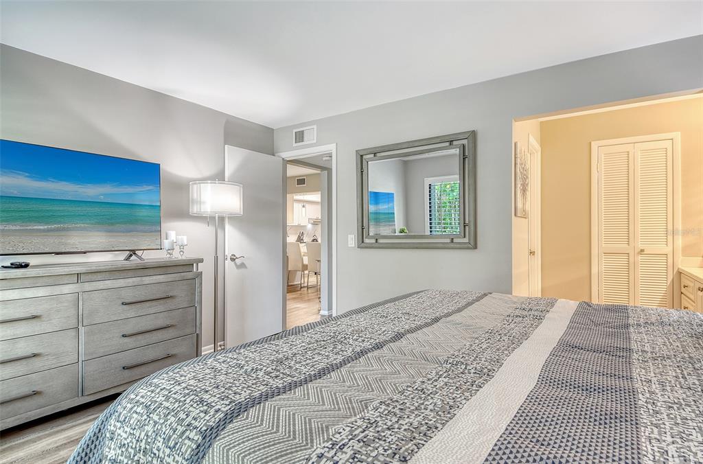 Longboat Key, Florida, 34228, United States, 2 Bedrooms Bedrooms, ,1 BathroomBathrooms,Residential,For Sale,1859781