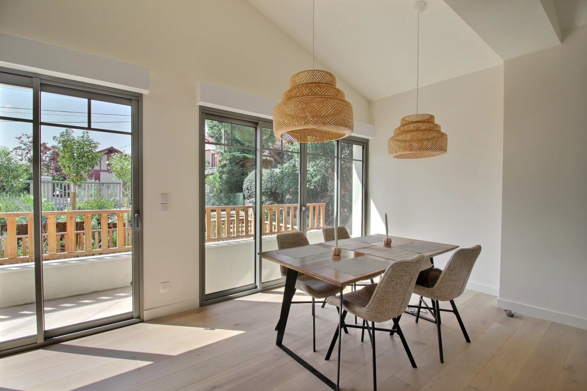 Arcachon, New Aquitaine, 33120, FR, 4 Bedrooms Bedrooms, ,Residential,For Sale,1995538