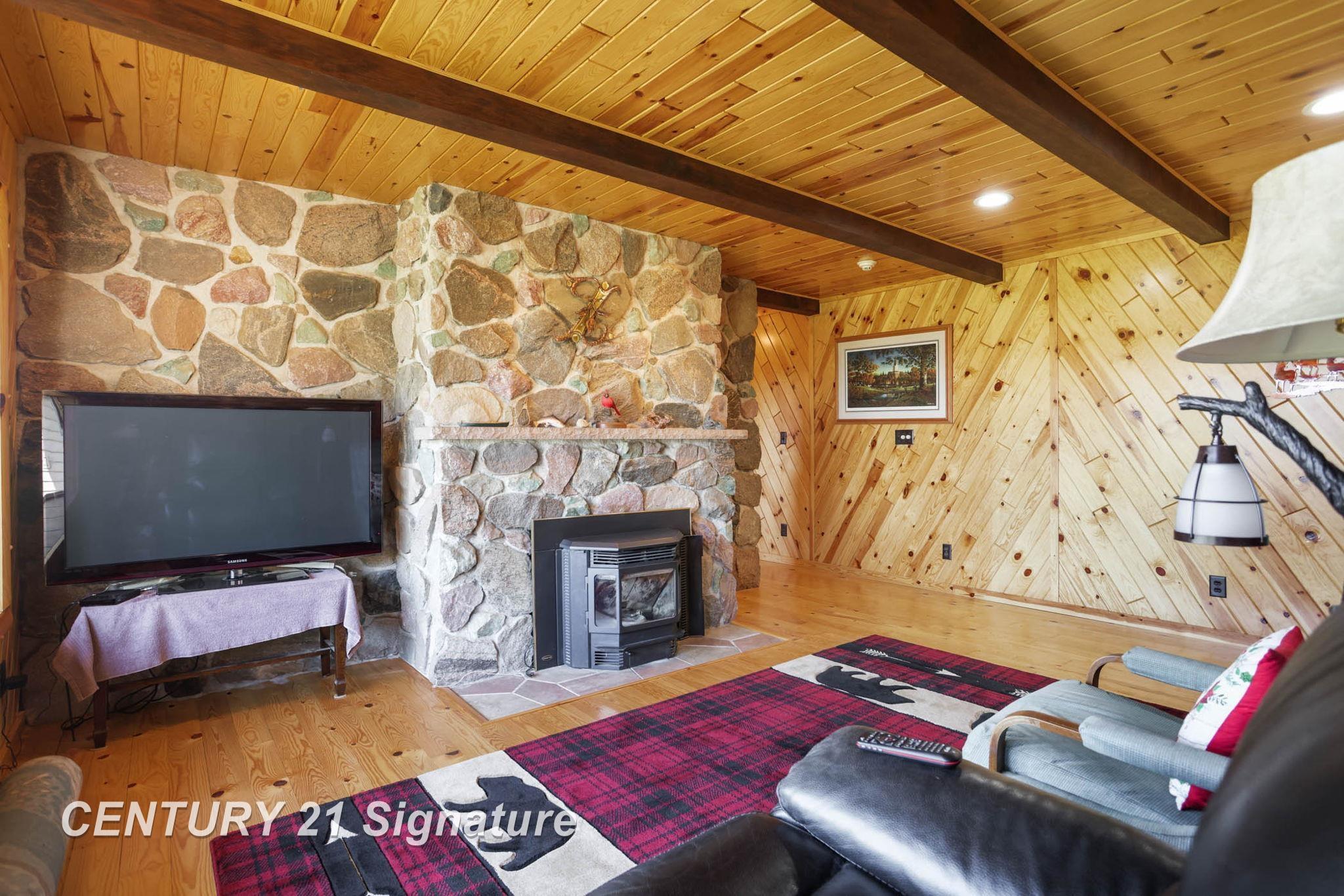 Hemlock, Michigan, 48626, United States, 6 Bedrooms Bedrooms, ,5 BathroomsBathrooms,Residential,For Sale,1984080