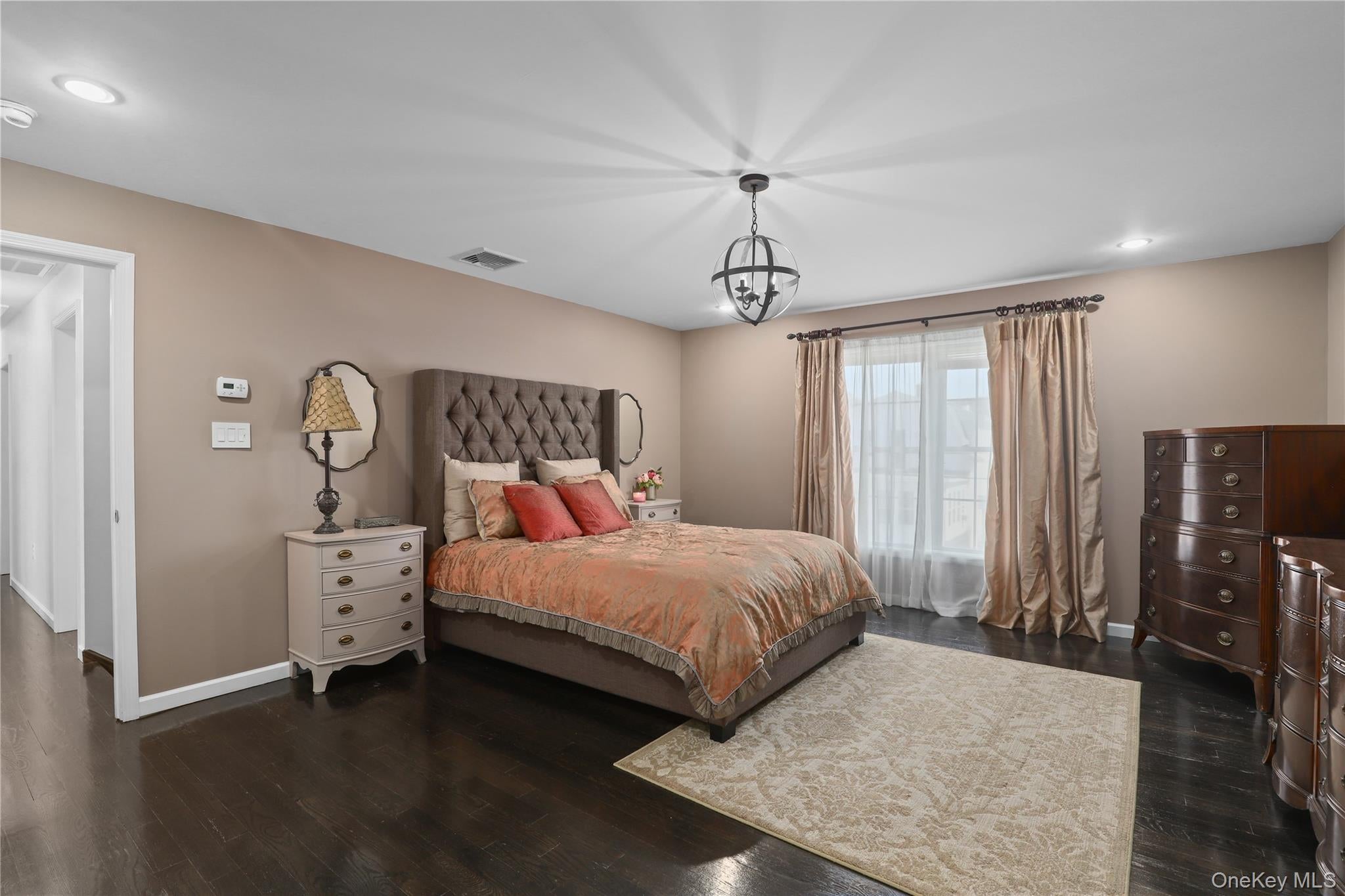 Pleasantville, New York, 10570, United States, 4 Bedrooms Bedrooms, ,3 BathroomsBathrooms,Residential,For Sale,1973864