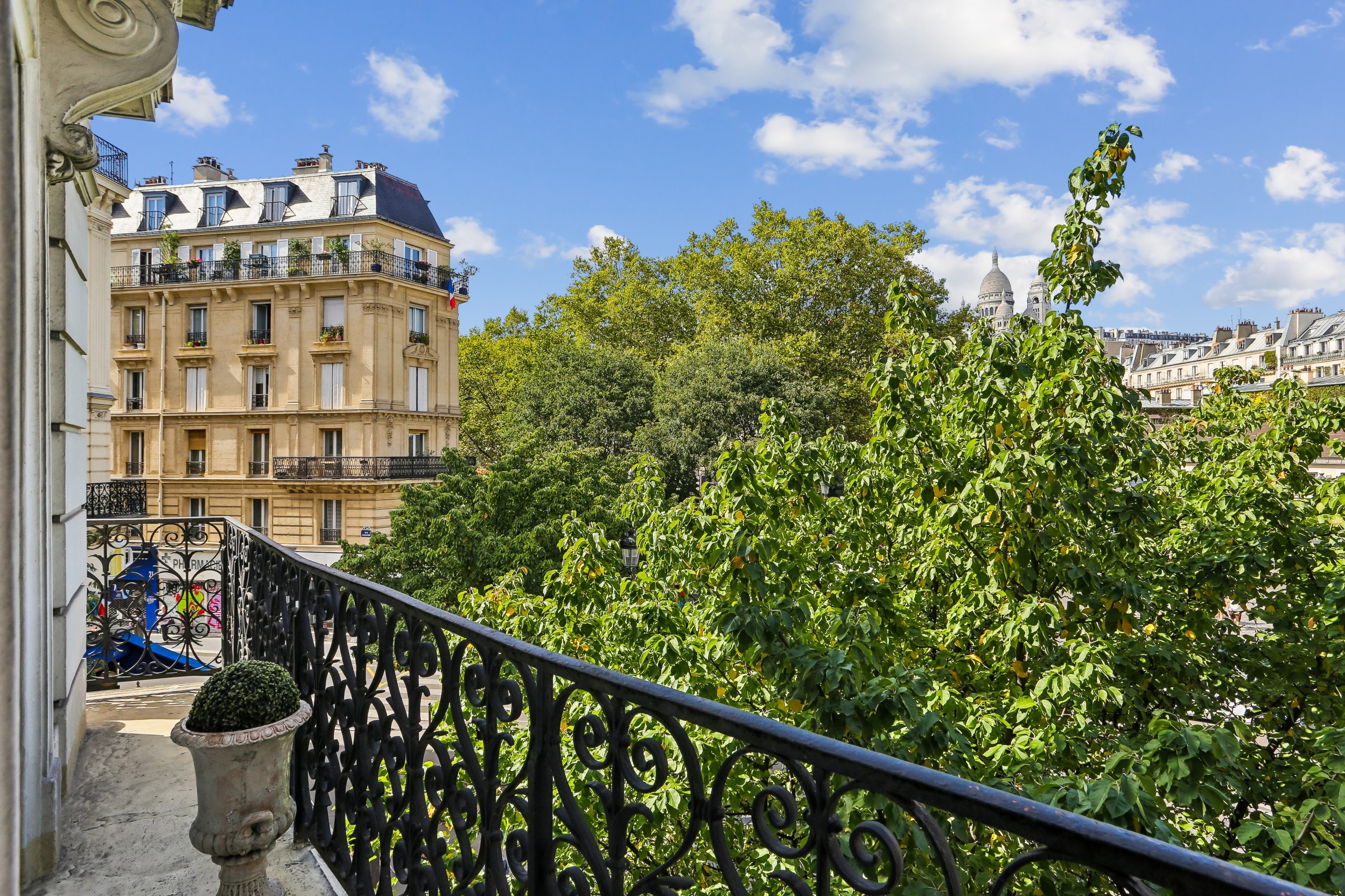  Paris 9th – Elegant Haussmannian Apartment, Wraparound Balcony, Sacré-Cœur Views - 物件實景