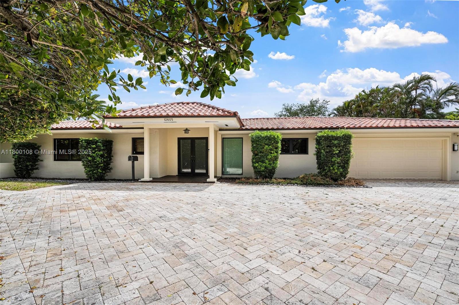 North Miami, Florida, 33181, United States, 5 Bedrooms Bedrooms, ,5 BathroomsBathrooms,Residential,For Sale,1804760
